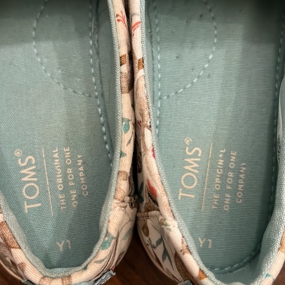 TOMS slip ons - Youth size 1 - sloths - good condition - Picture 4 of 7